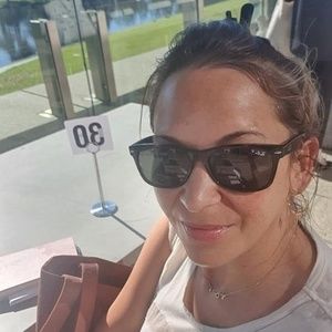 Meet your Posher, Emelda